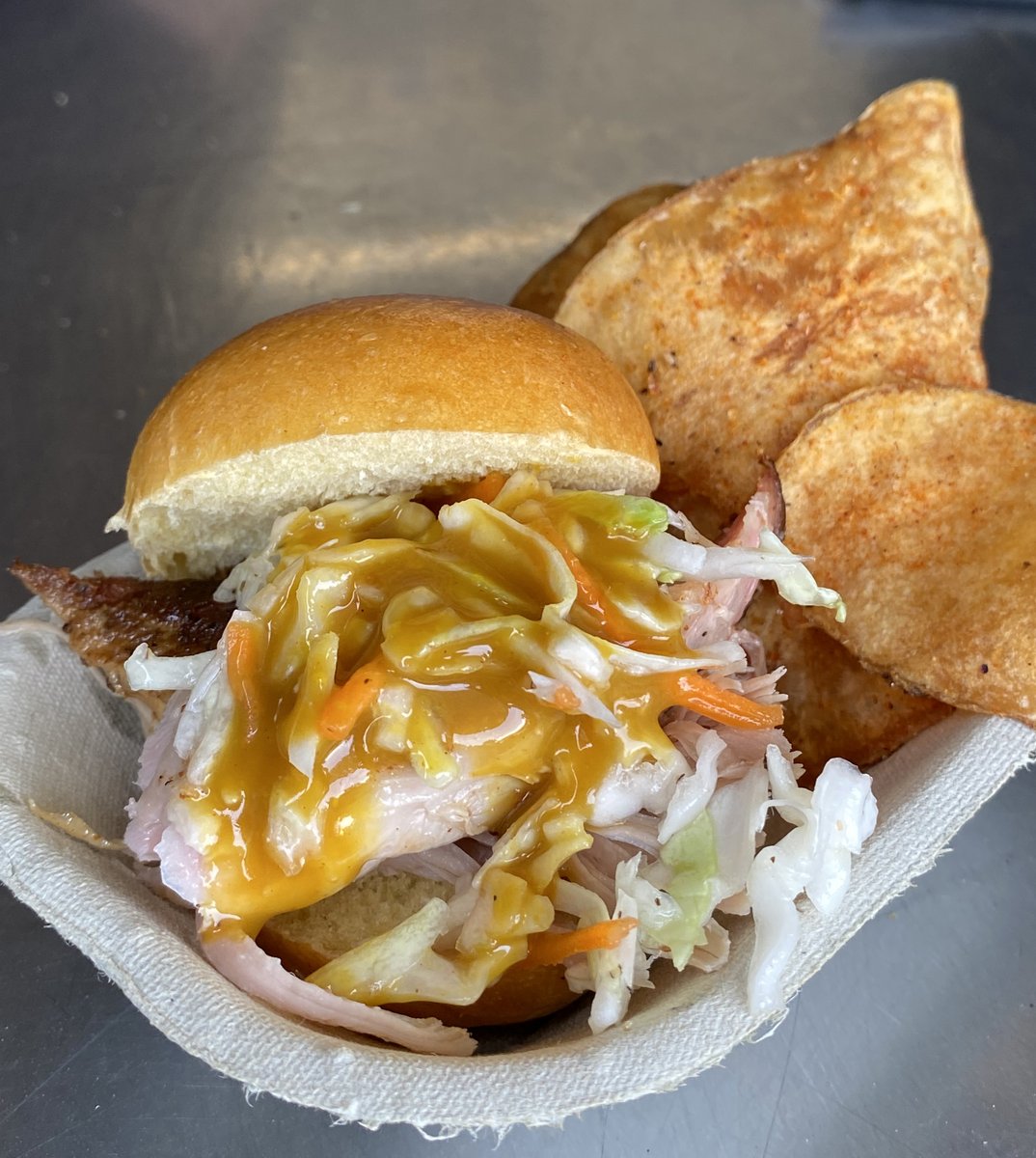 🌿#Hillshire Grand Opening🌿

<a href="/Smokehousebb/">Smokehouse BBQ</a> bringin' the noms!