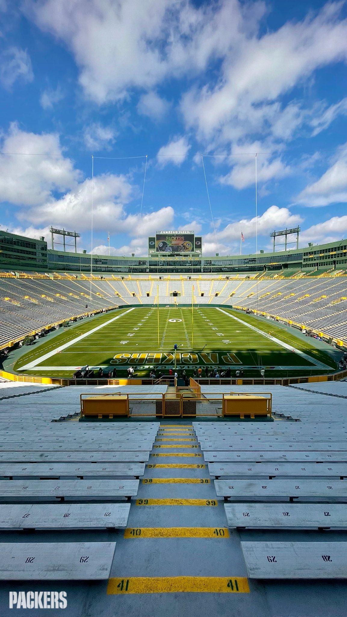 Discover 78+ lambeau field wallpaper in.cdgdbentre