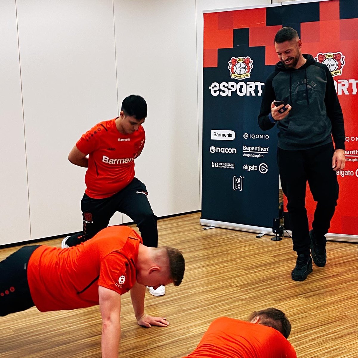 b04esports's tweet photo. Some impressions of our #FIFA22-#LaunchCamp! โซ๏ธ๐ด
Special thanks to the #BergischeKrankenkasse, Benny #Blindert and @deto_official for joining us today! ๐๐ช
We had a lot of fun! ๐
@bayer04fussball I @bayer04_en I @Dubzje I @FurkyPlayz I @marclandwehr I @B04_Paul https://t.co/zfNR23UwE2