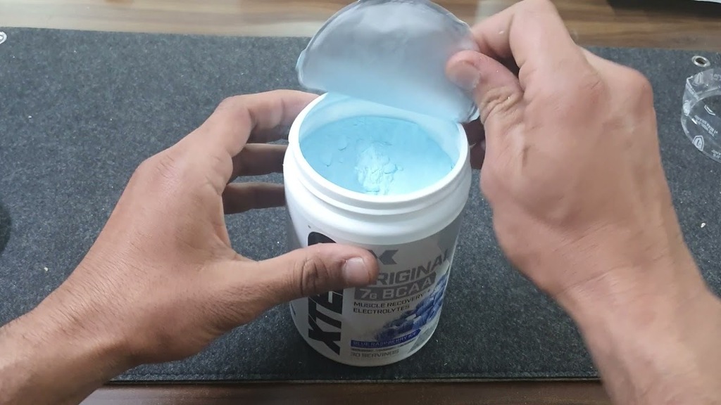 dshrmaofficial's tweet photo. 0:49 Unboxing starts here.
#xtend #bcaa #supplement

In this video I am unboxing XTEND BCAA.

Use this videos to authenticate your product by matching it with the one shown in the video.
What to check?
1. Inner seal
2. Outer seal
3. Spelling mistakes
4. … https://t.co/wgJGvJMgqh https://t.co/kop2iCdPsS