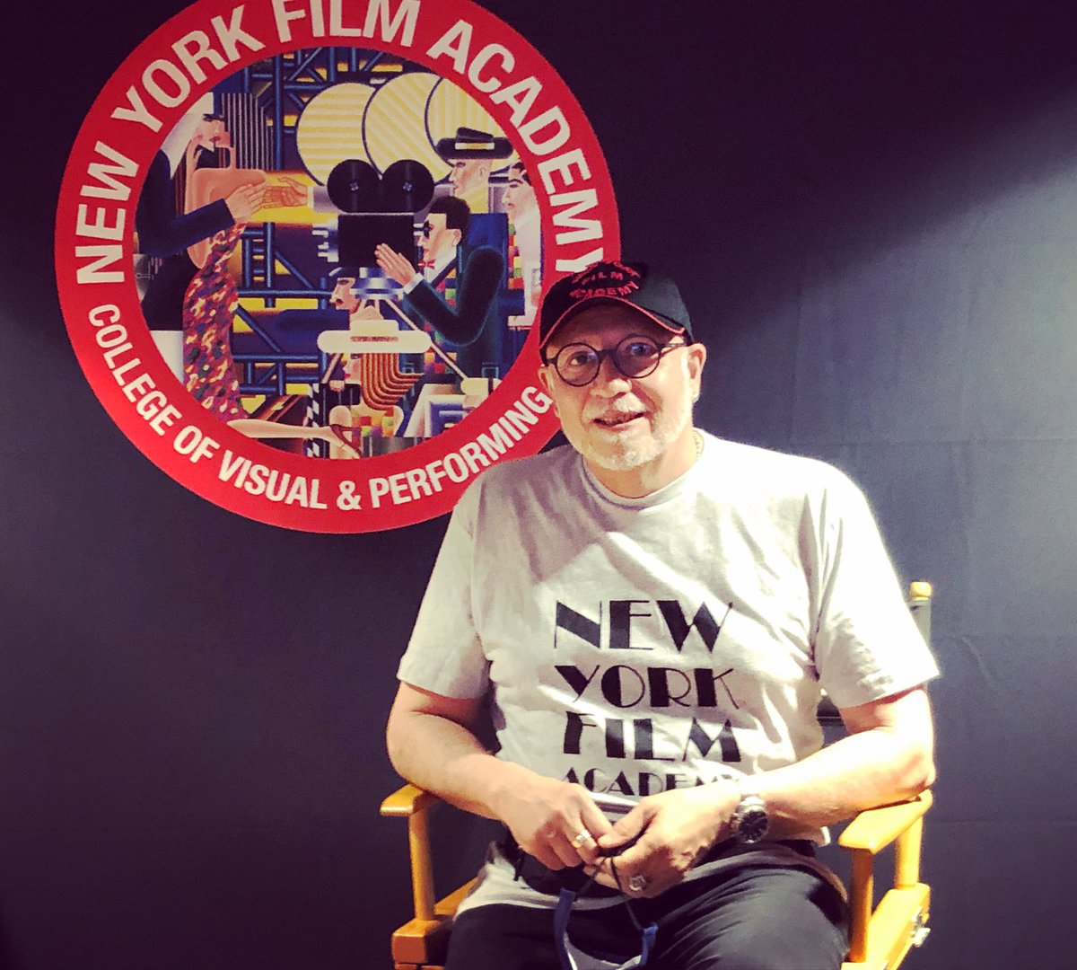 crishansen's tweet photo. Aquí en @NYFA Miami South Beach con alumnos #PASTUDIO estudiando actuacion para cámara.
Parece otro universo. https://t.co/40vCewslNK