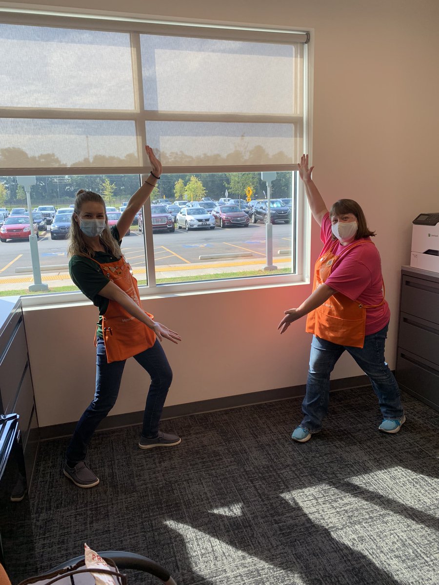It was such a pleasure finally meeting the face behind so many calls and emails throughout my journey, Jen from 5250!! Thank you for taking care of our travelers for months on end! #AdminsMeet 🤩🧡 #TheHomeDepotAdmins