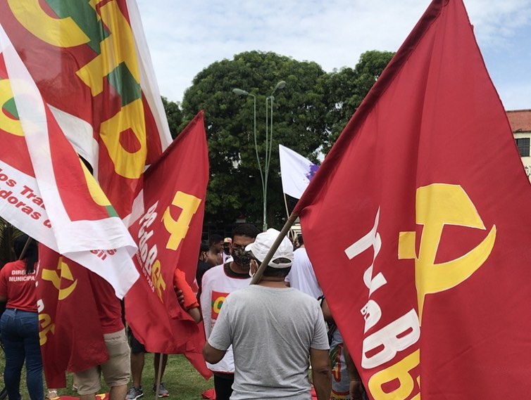 espacoparaense's tweet photo. Hoje mais uma vez o @pcdob_belem esteve nas ruas da capital paraense pra dizer #ForaBolsonaro…. @pcdob_oficial a luta pela democracia!
#ForaBolsonaro #forabolsonarogenocida #politica #vempropcdob #pcdob #belem #pará #amazônia #2OutForaBolsonaro https://t.co/eTHItv7QxY