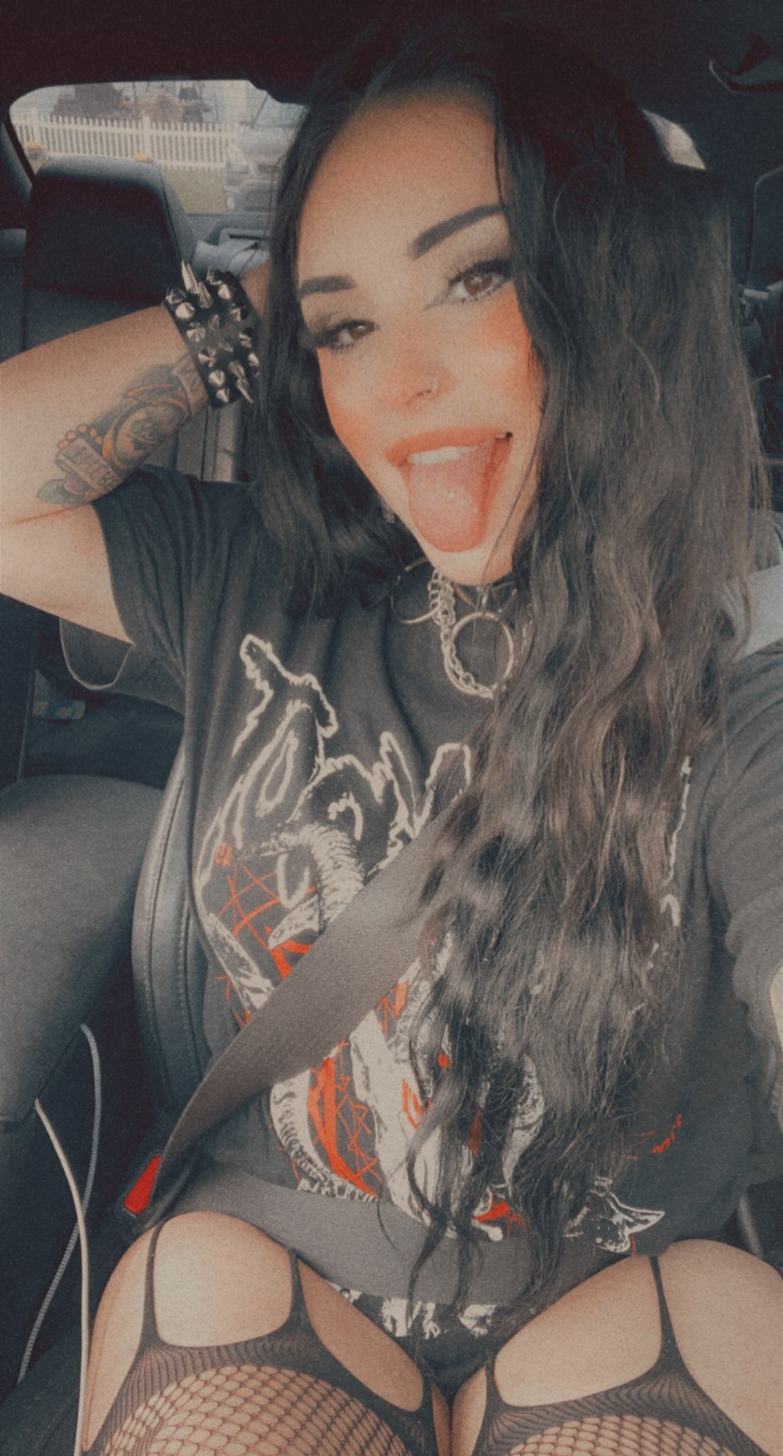 LyndseyUnfamous on X: On our way 🤘🏼 t.coleX2q4m97r  X