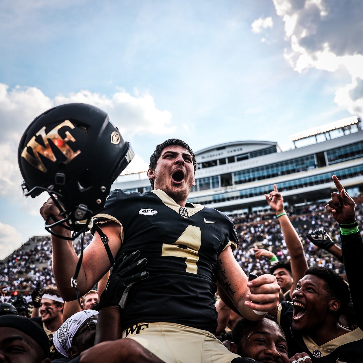 DemonDeacons's tweet photo. Drop us a 🎩 if you enjoyed that win, Deacon Nation! 

#GoDeacs https://t.co/NNnTwJHYtJ