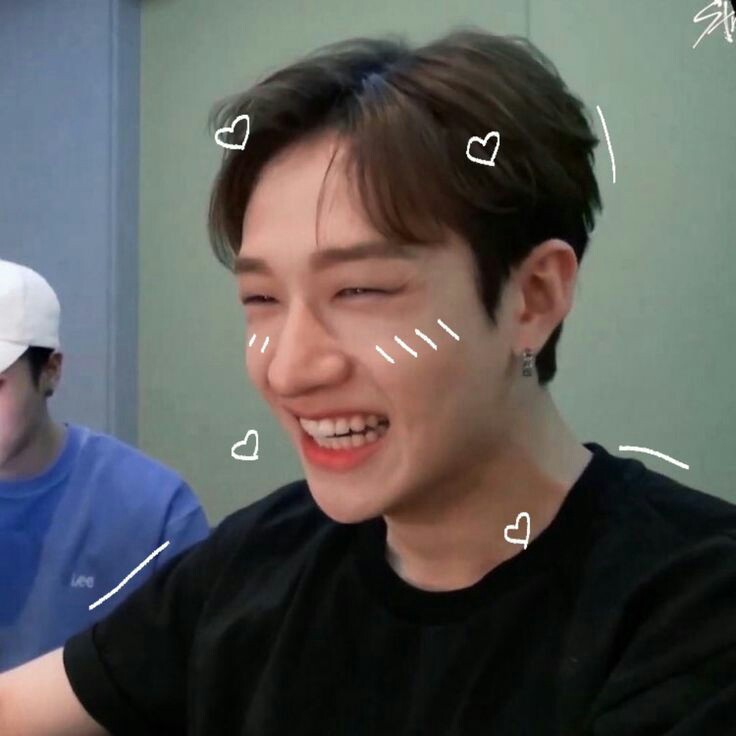 Sabinah81's tweet photo. #HappyBangChanDay #happychanday #happybirthdaychan #bangchan #straykids 
Happy birthday, our leader���💙. I love you🌺. I hope that one day I'll see you in my life🌼💛. I wish you healthy💐, lucky🍀, beautiful life💜🌸. Happy birthday🎂🎉🎁 https://t.co/MoR55YHqK9