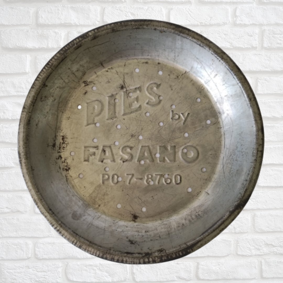 #Pies by #Fasano #Pieplate

Time to Bake!⁠
⁠⁠
#FarmhouseKitchen #fleamarket #fleamarketstyle #fleamarketfinds #fleamarketdecor #fleamarkethomeandliving #myfleamarketstyle #vintagestyle⁠ #vintagefarmhouse #antiquefarmhouse⁠

ebay.com/itm/2844715760…