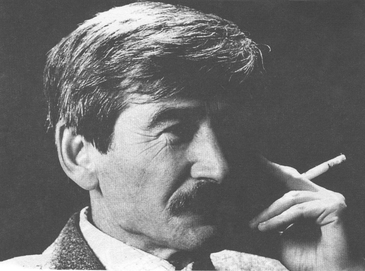 “anısı biz olalım bu sokakların  
öpüşmediğimiz tek saçak altı  
hiçbir otobüs durağı kalmasın  
biz yürüyelim kent güzelleşsin” 

ahmet telli