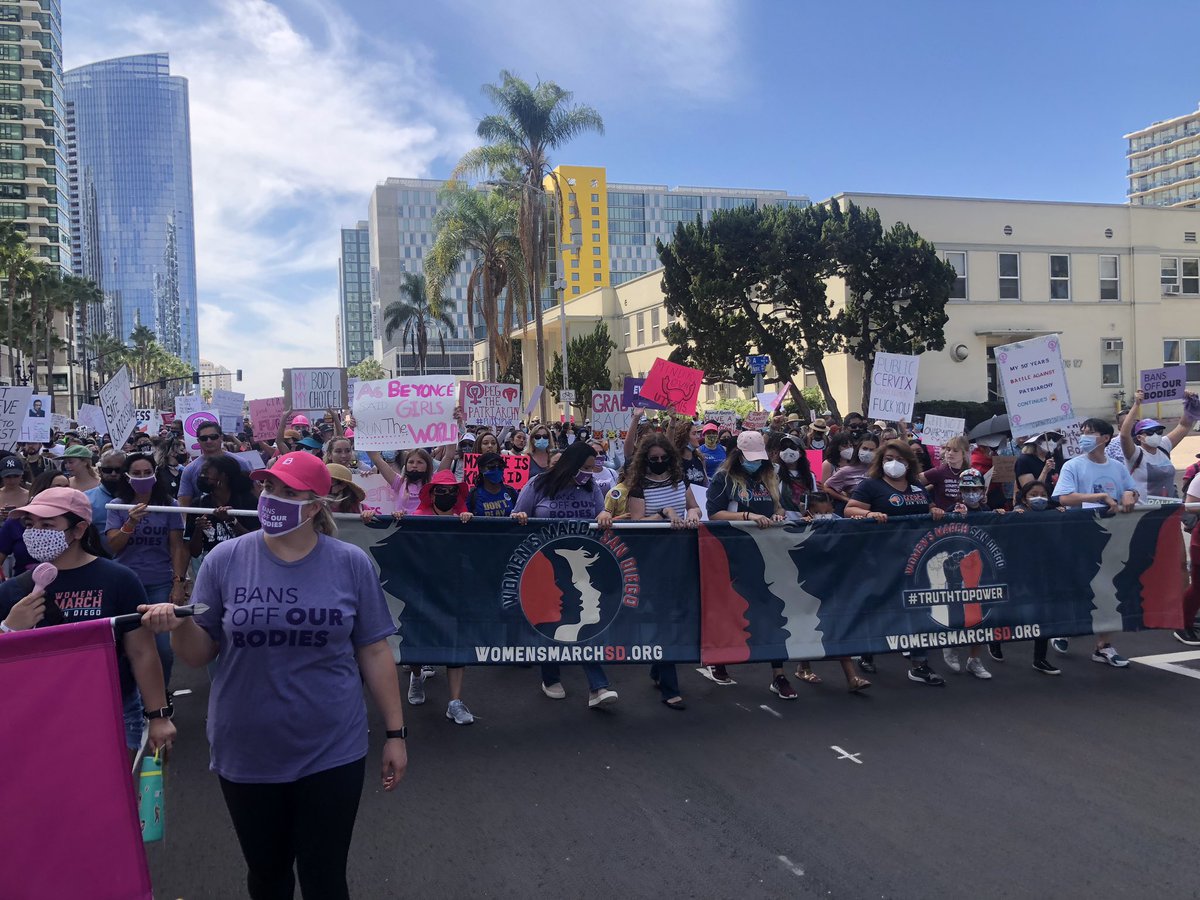 carmelnikki_'s tweet photo. Incredible energy this morning as we marched for reproductive rights in San Diego. So honored to have been a part of this #WMSD crew! #WhyWeMarch #BansOffOurBodies #WomensRightsAreHumanRights @womensmarch_sd @poppyfitch https://t.co/Ck1MqVE38b