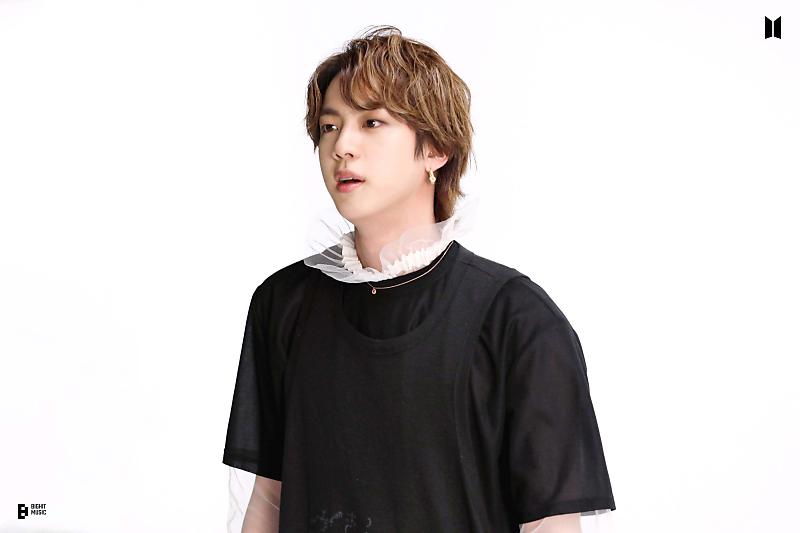 BtsHybe's tweet photo. INFO📈
@BTS_twt

La cuenta Spotify de #JIN ha llegado a los 500,000 seguidores🔥

📍https://t.co/unR9OEfPWC

~Vayan a seguirlo #BTSARMY y preparémonos para su OST que saldrá muy pronto🥰

#SEOKJIN #BTS https://t.co/DKETj2qKIu