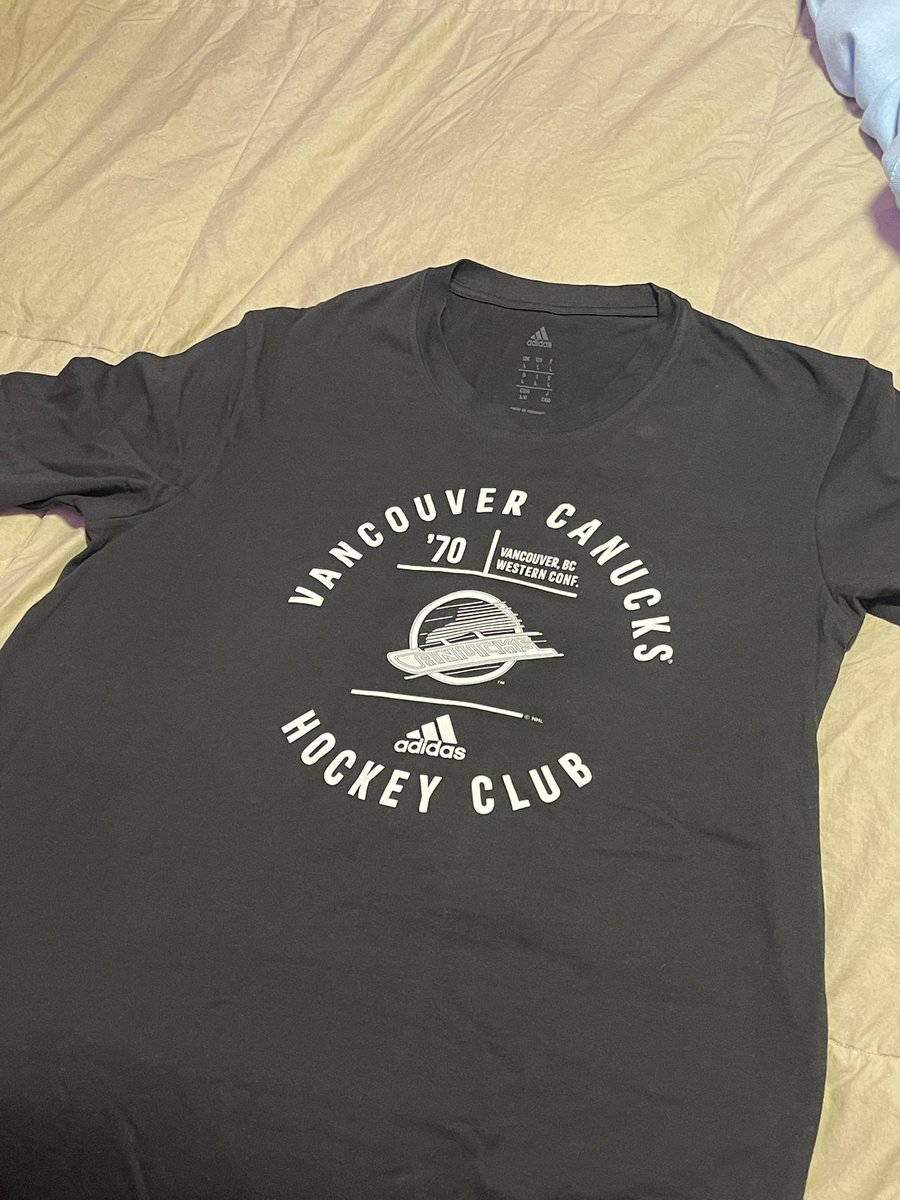 GIVEAWAY!!!!
The NHL Season for #Canucks starts very soon, and I wanna do something nice. So here it is. All you have to do to win this UNWORN T Shirt (and maybe even something autographed with it😉) is RETWEET THIS TWEET, FOLLOW ME, &amp; COMMENT DONE! Winner on Friday OCT 8th!