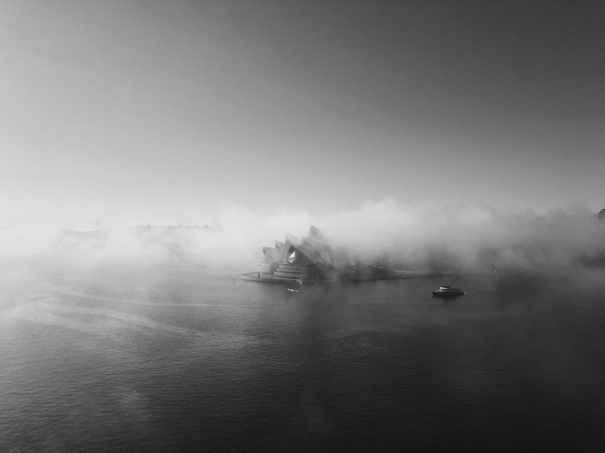 #Sydney sunrise right now 🤩<a href="/smh/">The Sydney Morning Herald</a> <a href="/9NewsSyd/">9News Sydney</a> <a href="/abcnews/">ABC News</a> <a href="/7NewsSydney/">7NEWS Sydney</a> <a href="/SydOperaHouse/">Sydney Opera House</a> <a href="/Qantas/">Qantas</a>