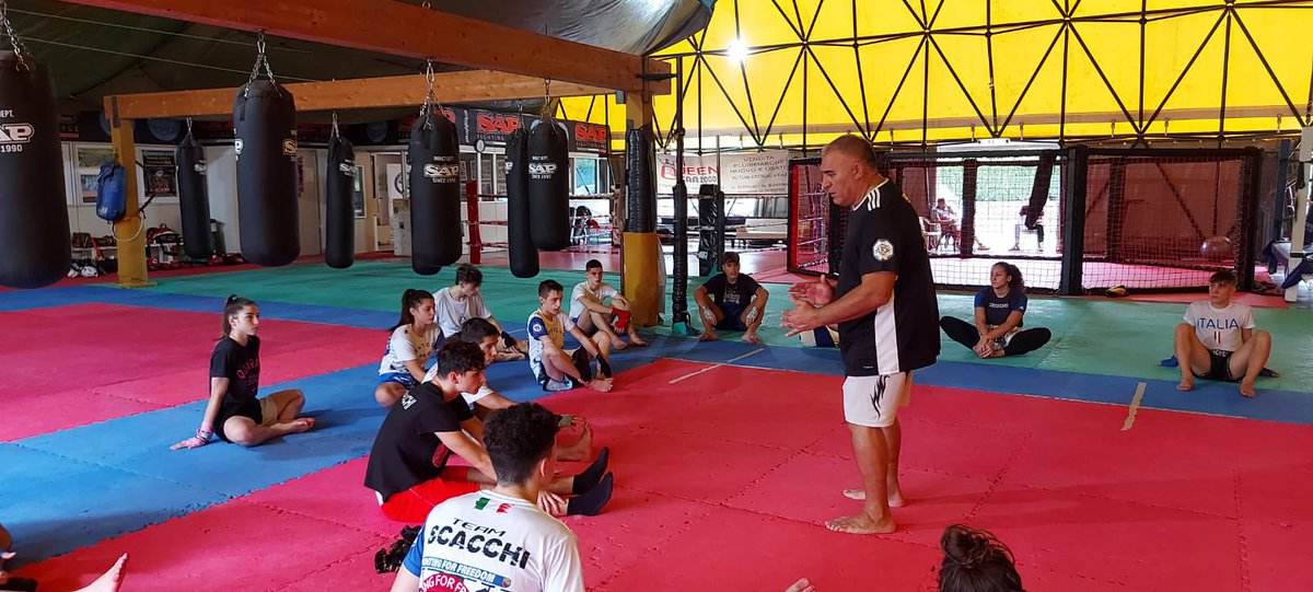 🇮🇹 COLLEGIALE NAZIONALE ITALIANA KICK LIGHT
📍 Anguillara Sabazia (Roma)
🔝 In preparazione degli Europei calendarizzati dal 6 al 14 novembre 2021 a Budva, in Montenegro

#federkombat
#kicklight