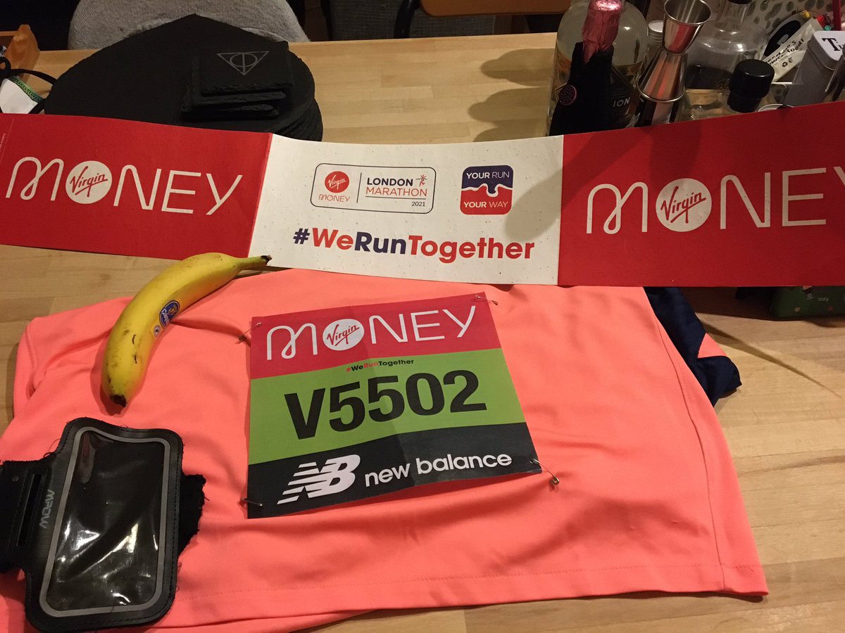 Mr_C_23's tweet photo. About 5 months too late for my training but my carcass will be getting lugged round those 26.2miles tomorrow morning! Hopefully in time for brunch! #readyornothereicome #anythingforbacon๐ฅ #LondonMarathon https://t.co/70aOIehyu0