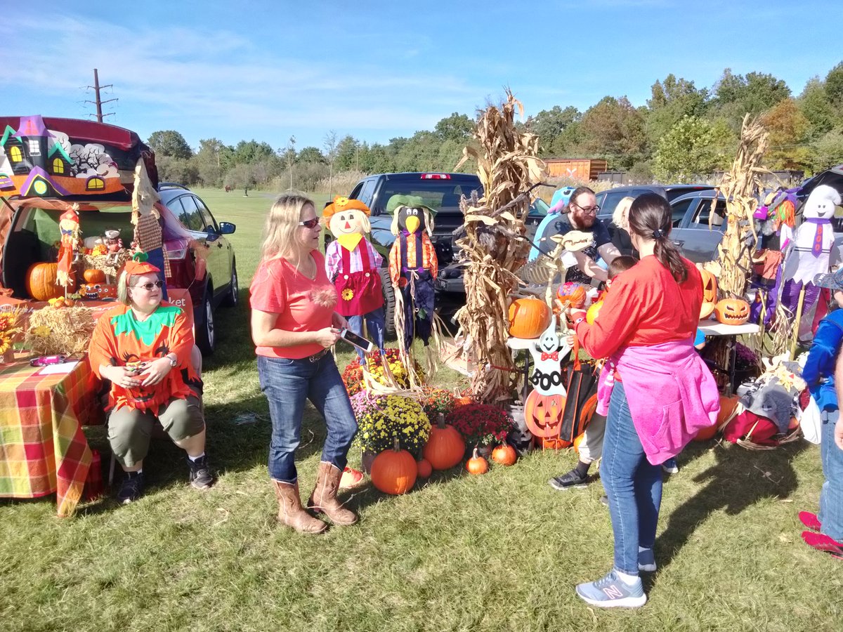 4140 out and about with a trick or trunk in the community! Thankyou Jade, her husband Anthony (RDC), Talia and of course my girlfriend Deborah who has no affiliate and took all the pics! 👏👏👏 @Sheila0216 <a href="/DorelHD/">DorelBarbos</a> <a href="/prodesk4140/">Prodesk4140 Dominic</a> <a href="/babb_steve/">Steve Babb</a> <a href="/SyndrezD/">Syndrez Denson</a> @SorayacFES <a href="/JennNJM/">Jenn Hardy</a>