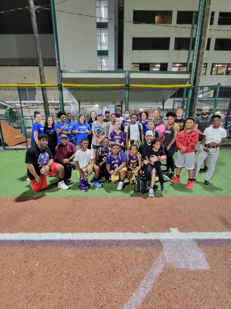 Friday Night Lights 🏈 

<a href="/PrivateersTFXC/">New Orleans T&F / XC</a> 🤝 <a href="/sonofasaintorg/">SON OF A SAINT</a> 

#NOLAsTeam⚔️ #UNOserves