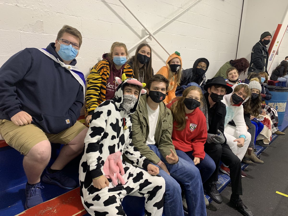 sjjuniorhockey's tweet image. What do you do when one of your friends is the starting goalie for the @cbn_jrstars?

Your entire friend group goes to the game!

The Logan Miles Fan Club is out in full force tonight as the Stars visit the Caps at Twin Rinks.

#SJJHL