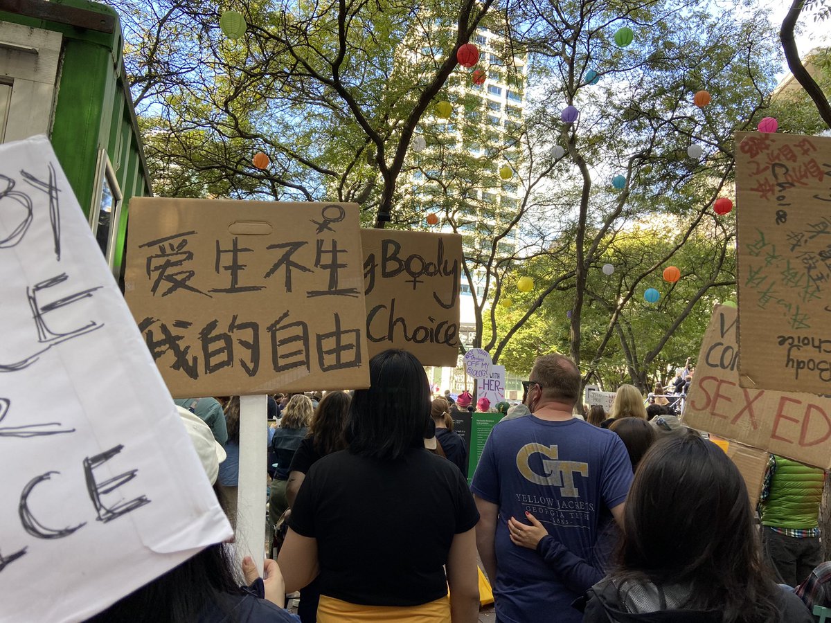 #womensmarch for #reproductiverights in SEATTLE 🙌🙌 really great turnout and everyone’s masked