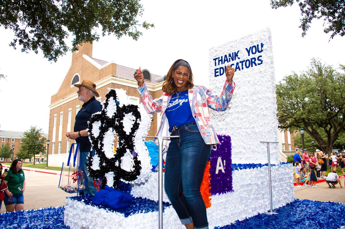 Beautiful morning on the Boulevard!