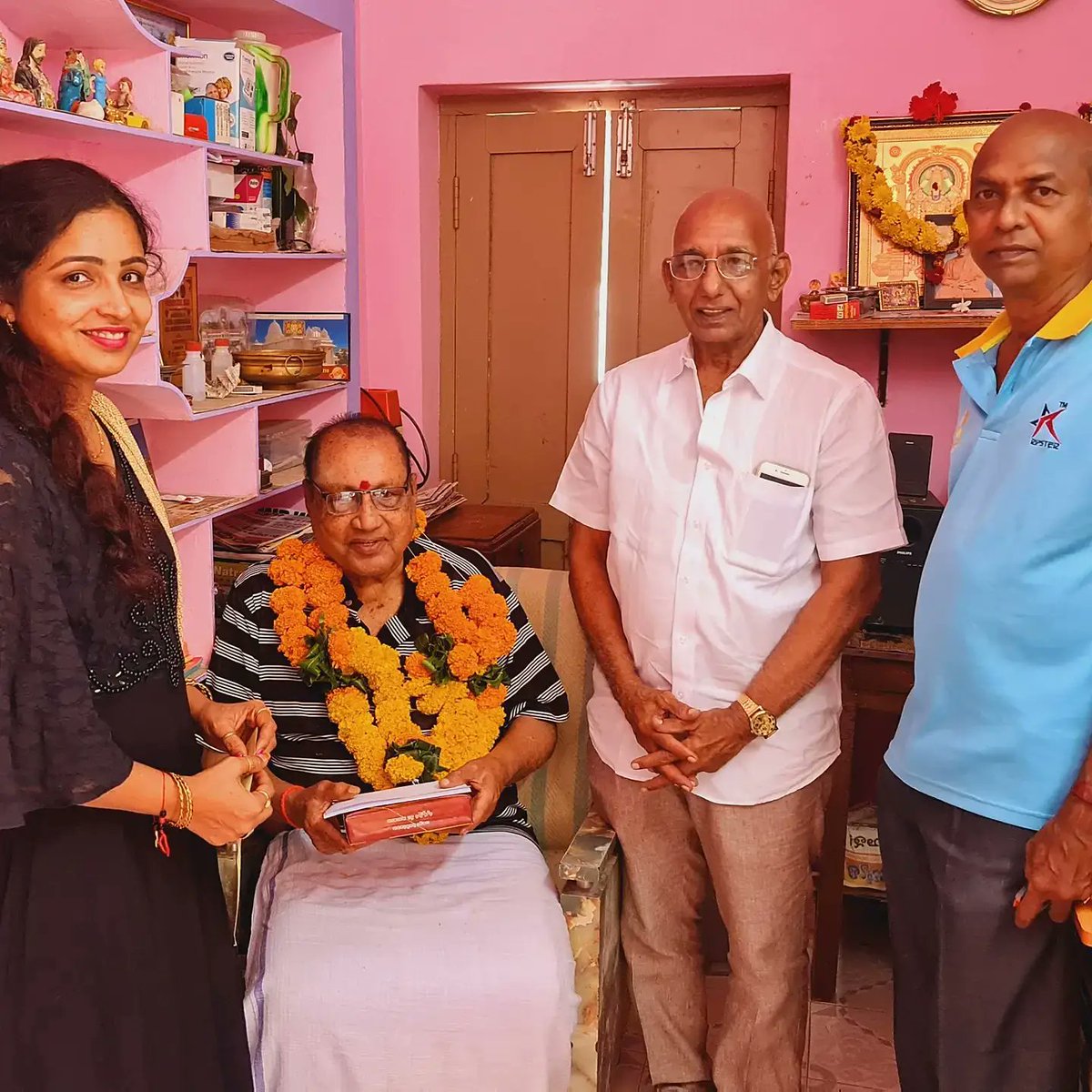 NavasenaK's tweet photo. VUNDAVILLI BAPI RAJU GARU, ONE OF KIND HEARTED PERSON THQ SOO MUCH FOR YOUR CONTRIBUTION FOR SOCIETY &amp; UNCONDITIONAL SERVICES SPECIAL THANKS TO KARRI. BHAMI REDDY GARU 
#NAVASENATRUST 
#NAVASENAWOMENANDSOCIALWELFAIRTRUST https://t.co/TRs3EzL0sE