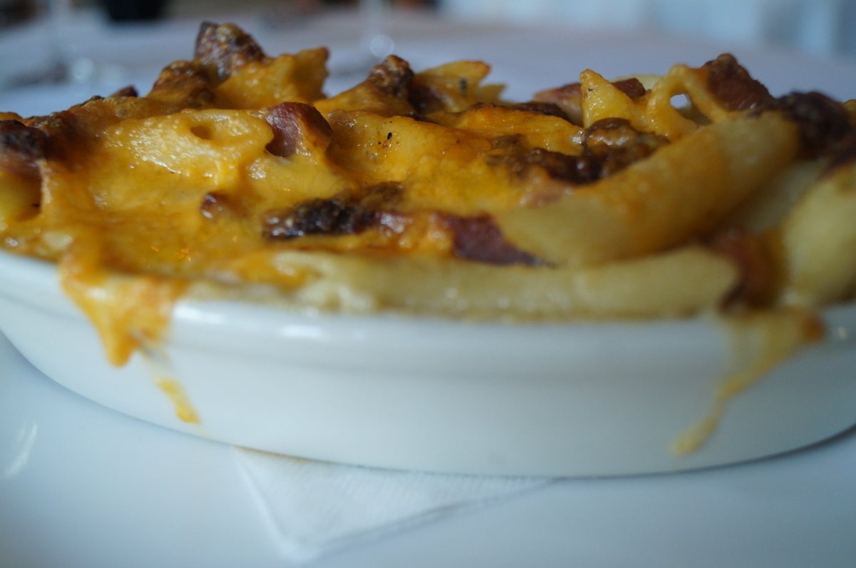 MarlinGrill's tweet photo. Ooey, gooey, and just so delicious 🧀 we give our Macaroni and Cheese an adult spin by adding in some Tasso Ham! 

#MarlinGrill #Sandestin #Florida #EatLocal #FineDining #Macaroni #Cheese #Tasso https://t.co/UknCE3DJxm