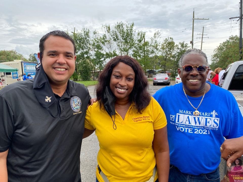 JaredCBrossett's tweet photo. The love for our city brings everyone together. #TeamWork ππΌ
π π βοΈπ§Ό π π#sealsclassact #backtoschoolsupplies #brossett #nolachauntr https://t.co/gDFCLBZ1NJ