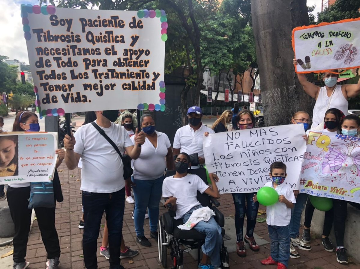 #Protesta de familiares de pacientes con fibrosis quística exigieron desde Caracas al régimen de Nicolás Maduro atender los casos de más 20 niños que se encuentran hospitalizados en El Algodonal.