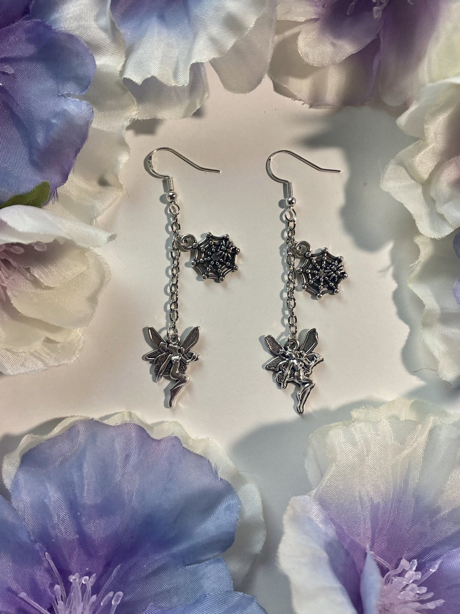 beadeddreams421's tweet photo. New silver halloween dangles are live 🎃✨ https://t.co/9MdCsdgBKD