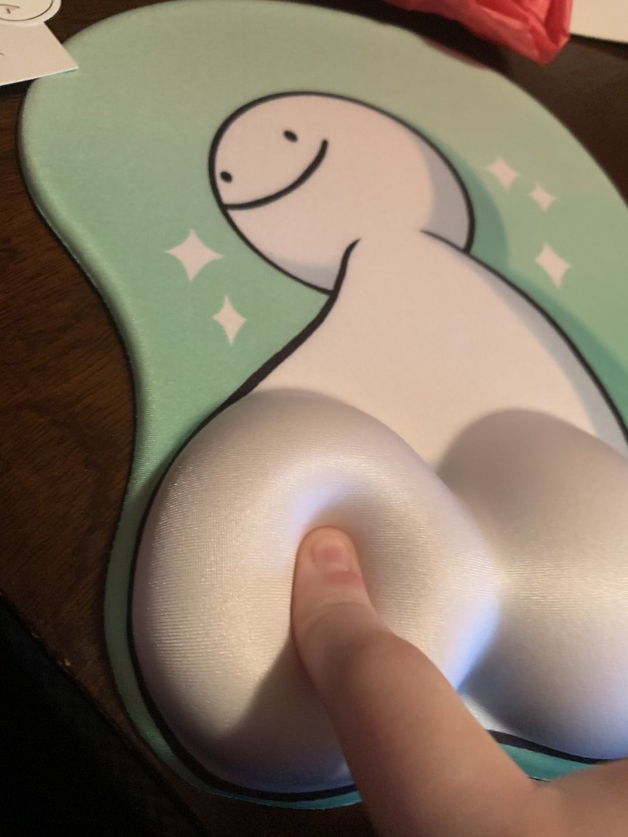 tommydaram's tweet photo. #DUMPYREVEAL thank you for the mousepad :) the quality is wonderful!! https://t.co/VS1OXi9Fry