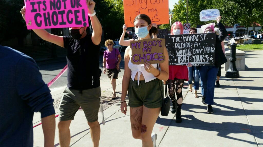 ChicoSolNews's tweet photo. Today in #ChicoCA about 100 march for abortion rights. #WomensMarch2021 #AbortionJustice #TexasWarOnWomen https://t.co/zsFYKEJox8