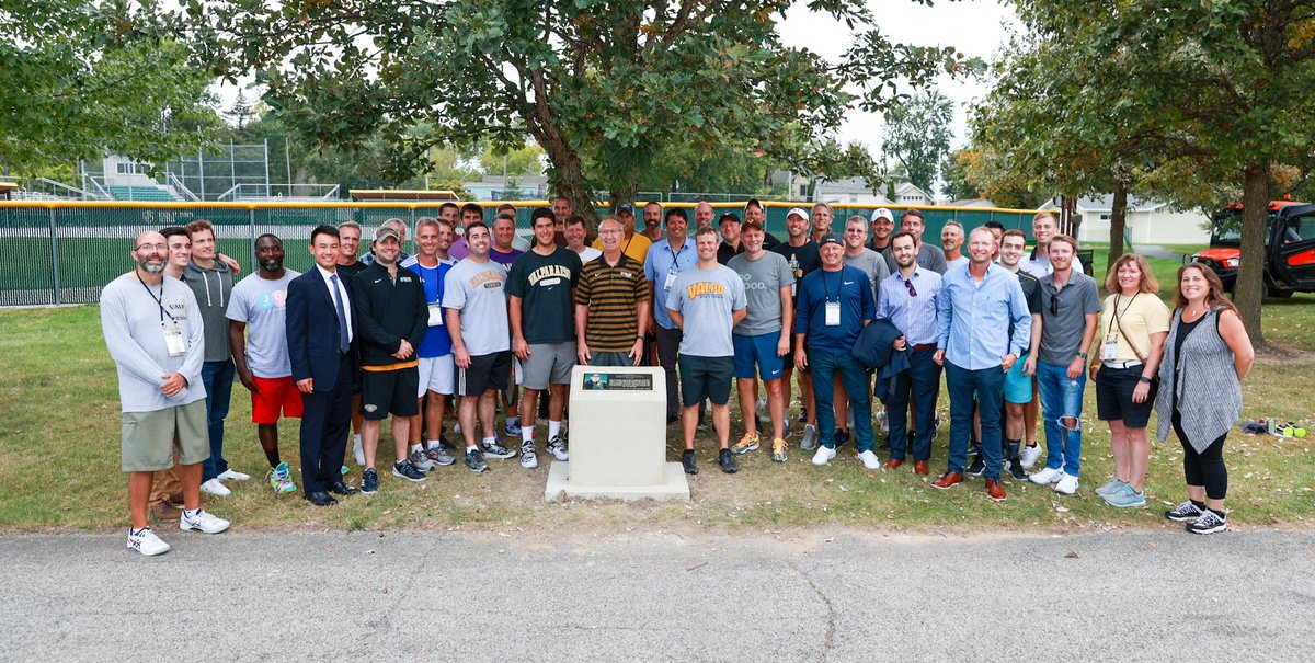 valpoathletics's tweet photo. Great to see so many @ValpoMT alums and other members of the @ValpoU community out to celebrate Coach Jim Daugherty's legendary career with his plaque dedication at the Valpo Tennis Complex! 

#GoValpo | #ValpoFamily https://t.co/WaAvKOuiQ1