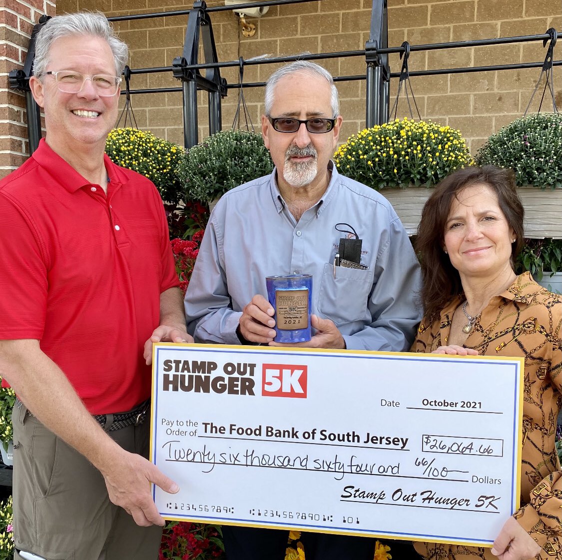 FredWasiak's tweet photo. Thank you #StampOutHunger5k for your continuing support for helping  the @foodbankSJ provide  and additional 80,000 meals to our local communities. Many thanks to Renee Zallie, Race Director and  Carney Siciliano #ShopRiteofMedford. #EndHungerInSJ #BetterTogetherforSJ https://t.co/OpAiEFDyne