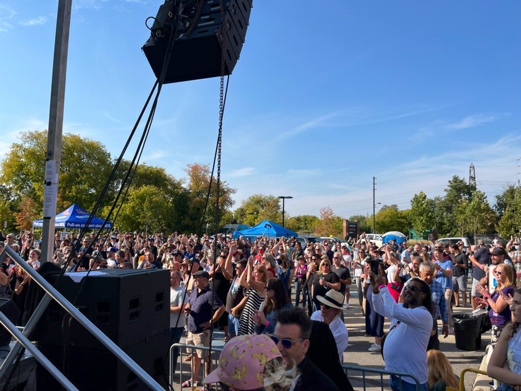 westendphoenix's tweet photo. Thanks to all of you who came out for #NewsAid , holy moly, what an incredible day!!! Thanks to all the bands, volunteers, staff, vendors and more!!! ❤️❤️❤️🗞🗞🗞🎸🎸🎸 https://t.co/MG6ybv3Do6