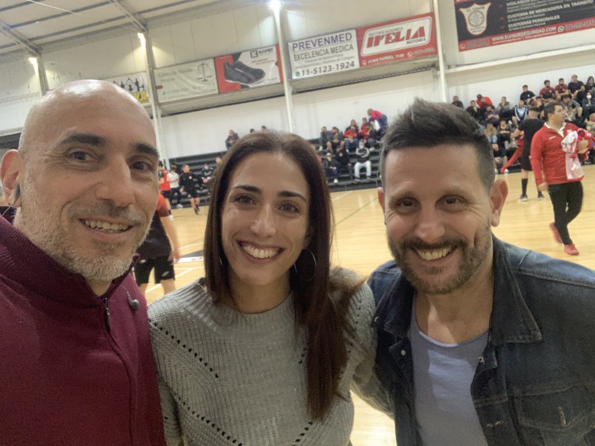 Mirá qué comentarista tenemos hoy, <a href="/Iaru12/">Iara Embon</a>  !

Nos acompaña <a href="/guillemilano/">Carlos Milano</a> nuevo DT de Los Gladiadores. 

Prendé la tele ! 
Se viene Sedalo - Quilmes. 

Hay #HANDBALLenDEPORTV !!!