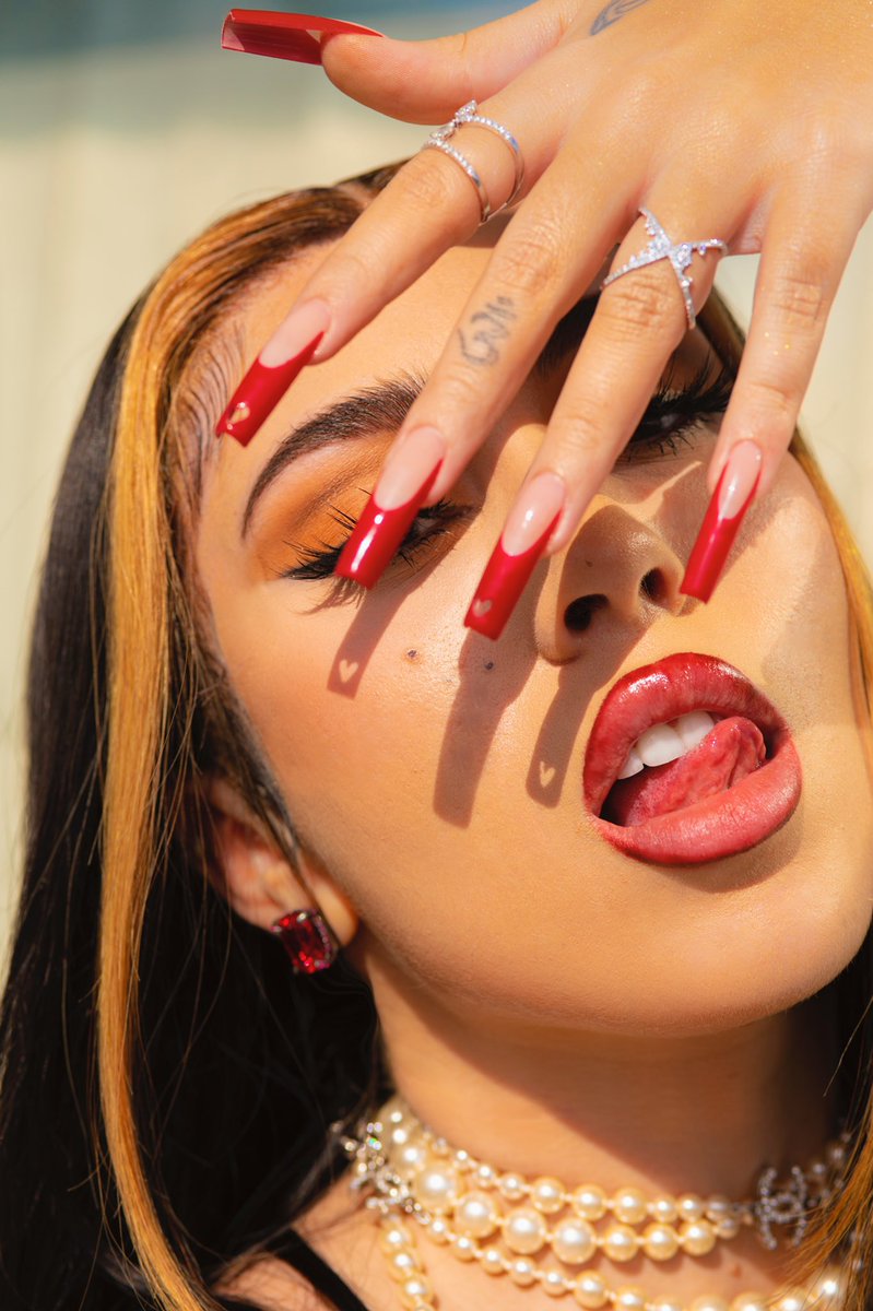 kaliuchisbrasil's tweet photo. Kali Uchis em novas fotos por Munachi 📸 https://t.co/M2QWJKsdvZ