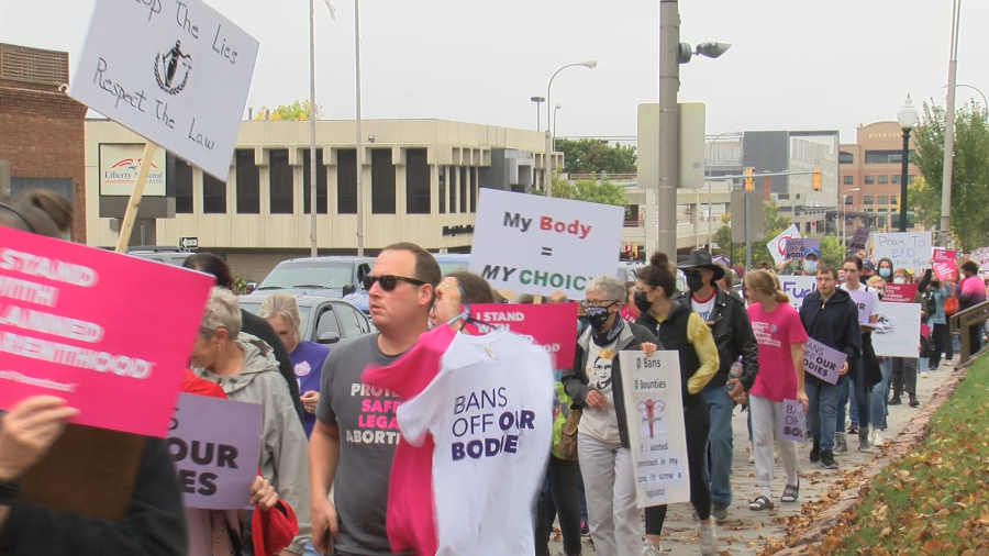 keloland's tweet photo. More than 600 protests took place across the country today against the Texas abortion law... Including one in Sioux Falls. We take you to the march and talk with participants about what today means to them, coming up on #KELONews. https://t.co/8qvxaYAAJY