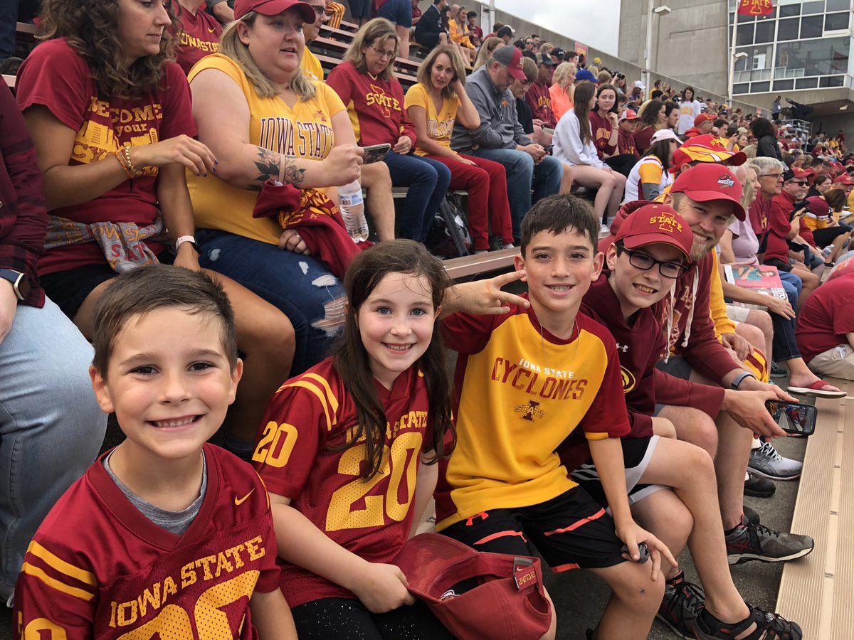 reneenelson22's tweet photo. #CycloneNation ❤️ 💛 https://t.co/YFQXffUF10