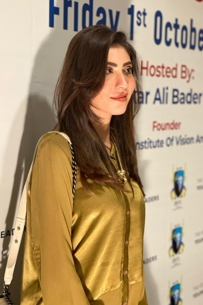 rahimthekhan1's tweet photo. When you are intelligent and the stylish too! Our so pretty @hinaparvezbutt at the Pakistan Summit for Young Global Leaders https://t.co/Q8XLy74AMP