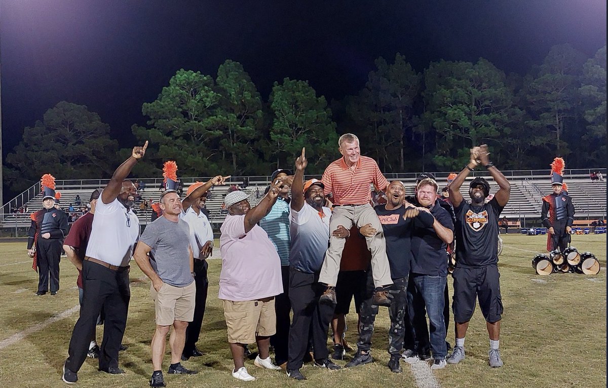 WE DID NOT CARRY COACH OF THE FIELD IN 91” CHECK! <a href="/RodneyBrewingt8/">Rodney Brewington</a> <a href="/JayBoneJohnson/">Jay “Bone” Johnson</a> <a href="/SouthViewFB/">South View Football</a> @SVHS28348 <a href="/RoddBaxley/">Rodd Baxley</a> <a href="/EarlVaughanJr/">Earl Vaughan Jr.</a> <a href="/svtigerscoach/">SVTigersFootball</a> <a href="/southviewsports/">South View Athletics</a>