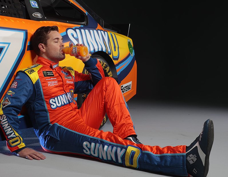 sunnydelight's tweet photo. @JTGRacing @TALLADEGA @StenhouseJr @NosEnergyDrink @cheerios @cottonelle @SlimJim @EatLiquidGold @reeses @kroger @hungryjack *Me hiding from that awkward ‘happy birthday song’ moment*
#hbdricky 👏👏 https://t.co/IppHVQNMfd