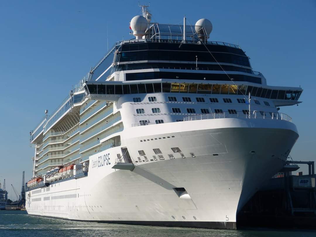 nauticallyspeak's tweet photo. Flashback to 2nd October 2016 and the beautiful @CelebrityCruise #CelebrityEclipse departs Southampton on another cruise.
#CelebrityCruises #SolsticeClass #RoyalCaribbeanGroup #Southampton #CruiseShipPhotography #NauticallySpeaking https://t.co/5MdcU6updh