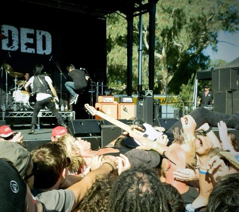DuffMckaganArg's tweet photo. #duffmckagansloaded tocando en Soundwave Adelaide Australia 02/03/2013
@DuffMcKagan disfrutando del público desde adentro 🤘🤘
📷 Vía @JeffreyRouse
#duffmckagan #duffmckagansloaded #mikesquires #burkethomas #jeffrouse #duffmckaganargentina #duffmckaganarg https://t.co/6twCw6ELU6