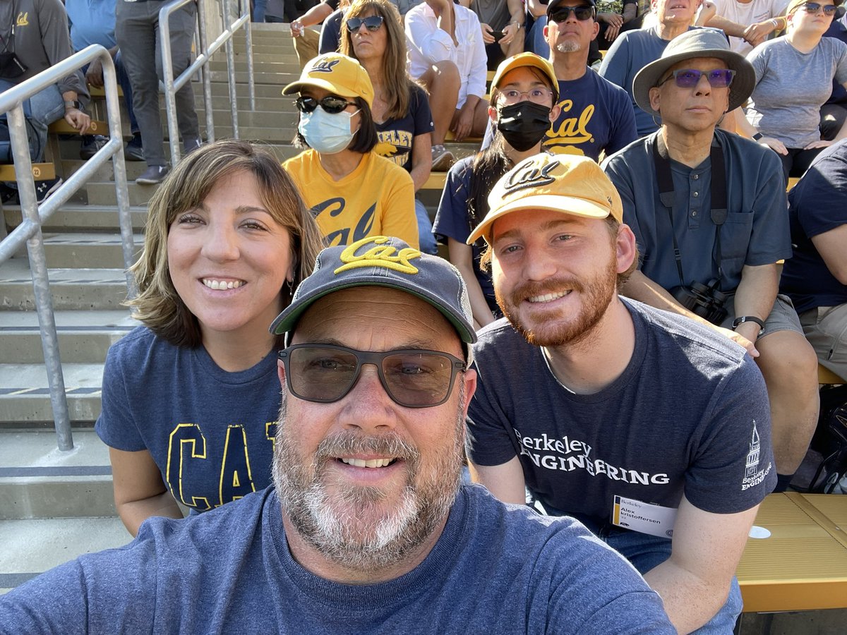 ChrisAKris's tweet photo. Enjoying the game! #GoBears https://t.co/spwHLAVRCT