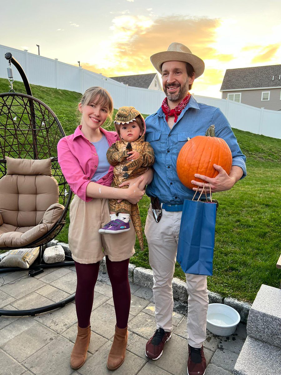 Had a great tine at Dr. Basciotta’s first annual 🎃👻💀#Halloween #CostumeParty. Looking forward to corn, anchovy and pineapple pizza next year tho 💯