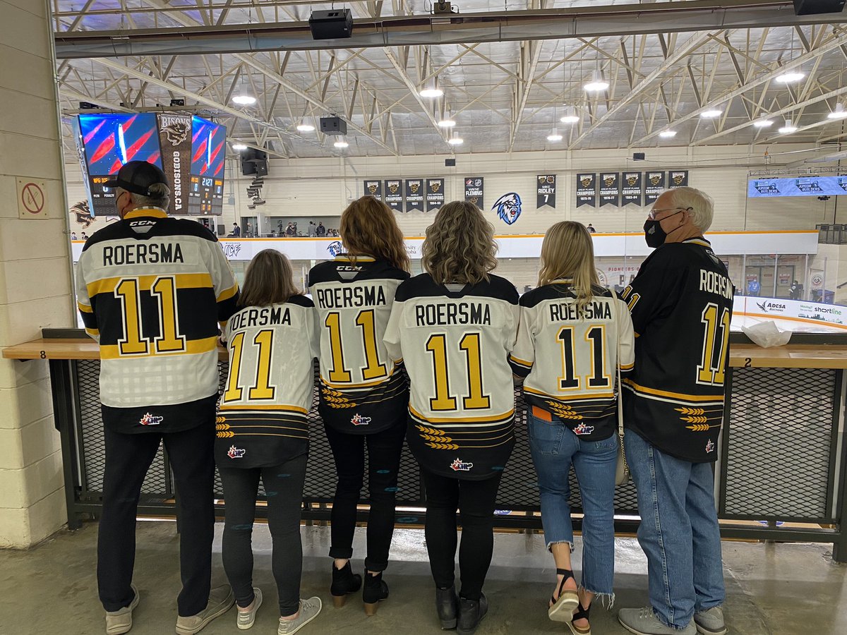 I wonder if they coordinated their outfits or if this happened organically? 😂 

The Roersma family proudly supporting the BWK in enemy territory!!

Catch tonight’s game on <a href="/BounceRadio961/">Brandon’s BOUNCE 96.1</a> at 6:45! 

#bdnmb #whl