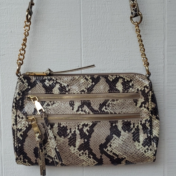 BBoinkin's tweet photo. So good I had to share! Check out all the items I'm loving on @Poshmarkapp from @dealhuntershawa @BugzBuzy #poshmark #fashion #style #shopmycloset #mogold #forever21 #ninewest: https://t.co/ZGbshZ7gUF https://t.co/ggpXMxmkqi