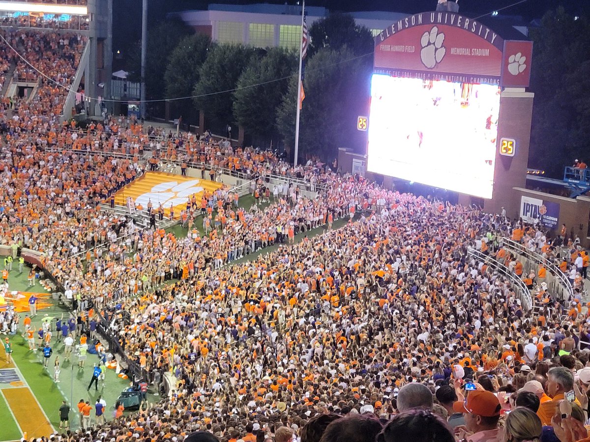 MDavidHood's tweet photo. Clemson fans have shown up. Crowd is into it early https://t.co/sg12tYAhwf