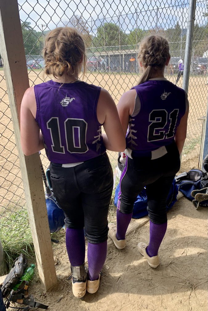 Throw1hard's tweet photo. We grew up learning to pitch in my backyard and playing on the little league fields.  I am so glad we got to play together again!  #softballsistersforlife #pickupwhereweleftoff #bigfanof21 #wemakeagreatteam https://t.co/OyIEQIJK4V