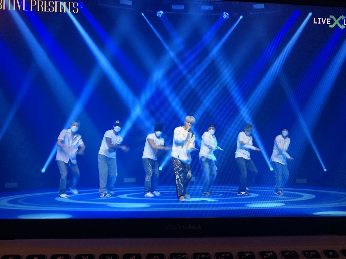 bobbin___'s tweet photo. Cute cute cute cute cute 

B.I ROCK THE STAGE

#1stOnlineConcertBI 
#비아이_첫솔콘_1열탑승 @shxx131bi131 https://t.co/TMV63DSBud