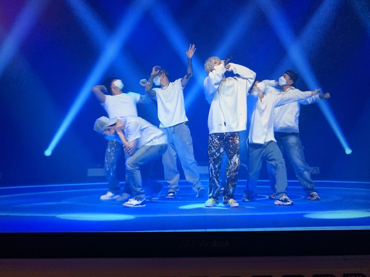 bobbin___'s tweet photo. Cute cute cute cute cute 

B.I ROCK THE STAGE

#1stOnlineConcertBI 
#비아이_첫솔콘_1열탑승 @shxx131bi131 https://t.co/TMV63DSBud